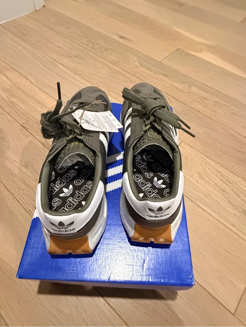 RARE - Men’s size 9.5 🔥🔥 Adidas Olive Green Retropy E5 with White Stripes